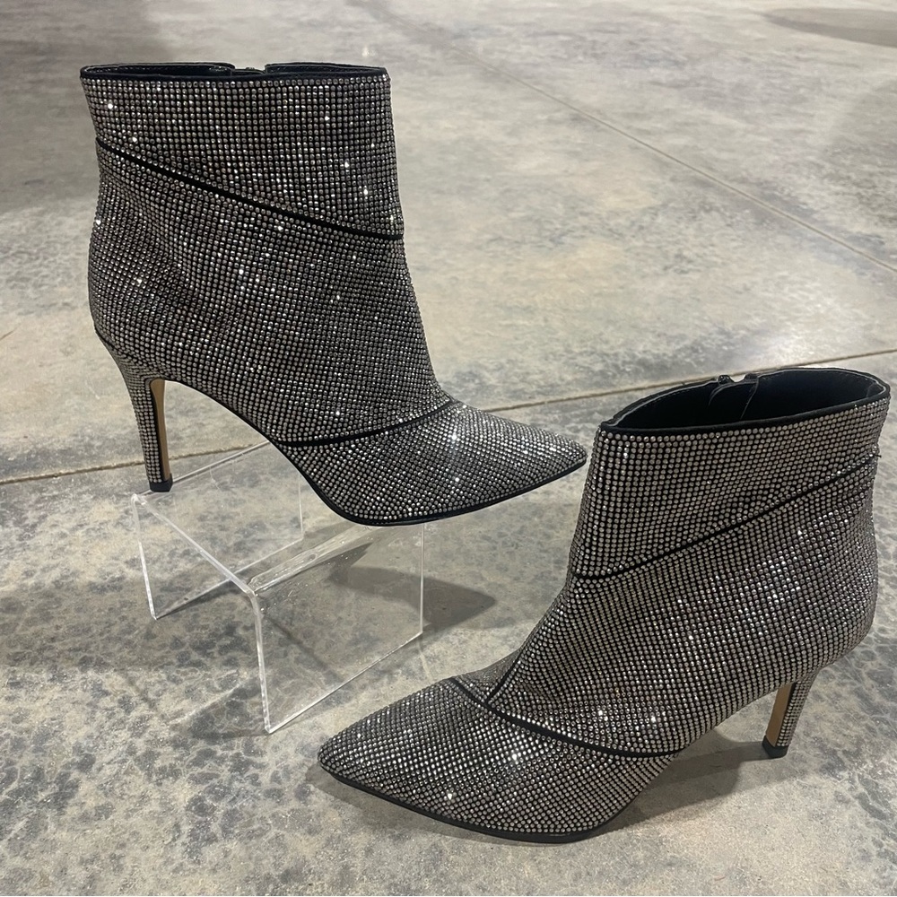 White House Black Market- SZ 7.5 NWOT Rhinestone Booties